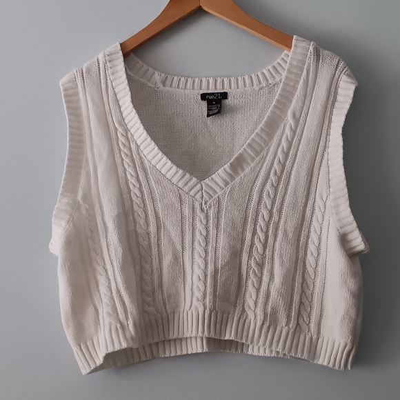 Rue21 Sweaters - Rue21 White Cable Knit Sweater Vest V-Neck Cropped XL